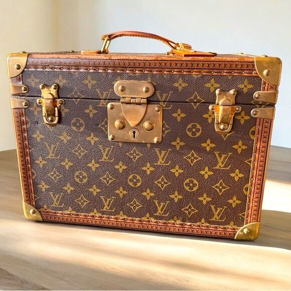 LOUIS VUITTON 
Monogram Boite Pharmacie Toiletry Case - Picture 1 of 14